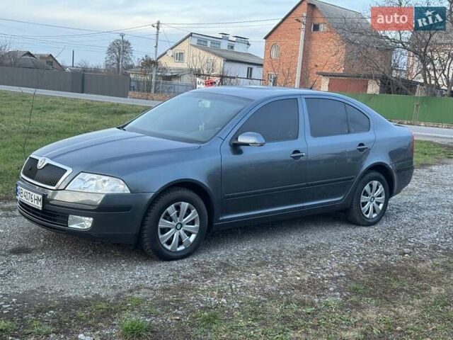 Серый Шкода Октавия, объемом двигателя 1.6 л и пробегом 227 тыс. км за 5600 $, фото 1 на Automoto.ua