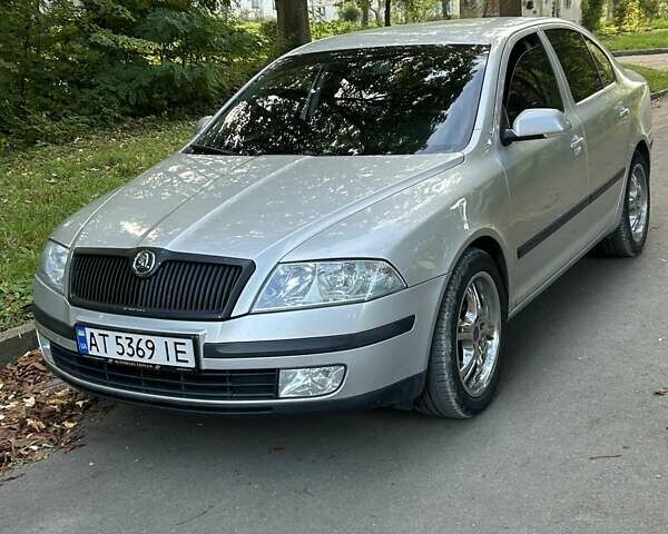 Серый Шкода Октавия, объемом двигателя 1.6 л и пробегом 224 тыс. км за 5600 $, фото 1 на Automoto.ua