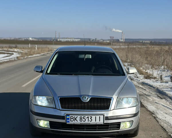 Серый Шкода Октавия, объемом двигателя 1.6 л и пробегом 225 тыс. км за 5350 $, фото 1 на Automoto.ua