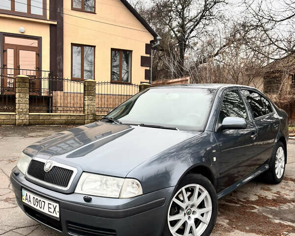 Серый Шкода Октавия, объемом двигателя 1.8 л и пробегом 260 тыс. км за 4300 $, фото 1 на Automoto.ua