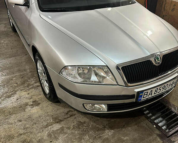 Серый Шкода Октавия, объемом двигателя 1.6 л и пробегом 229 тыс. км за 6300 $, фото 1 на Automoto.ua