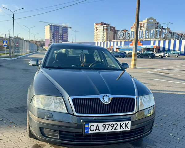 Серый Шкода Октавия, объемом двигателя 1.6 л и пробегом 221 тыс. км за 6100 $, фото 1 на Automoto.ua