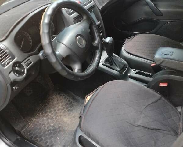 Серый Шкода Октавия, объемом двигателя 1.6 л и пробегом 290 тыс. км за 4000 $, фото 1 на Automoto.ua