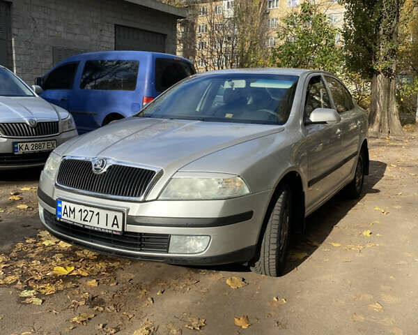 Серый Шкода Октавия, объемом двигателя 2 л и пробегом 220 тыс. км за 6200 $, фото 1 на Automoto.ua