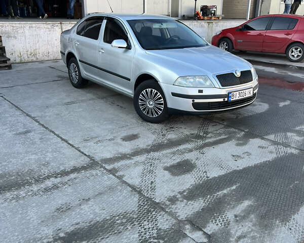 Серый Шкода Октавия, объемом двигателя 1.6 л и пробегом 200 тыс. км за 3999 $, фото 1 на Automoto.ua