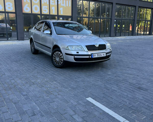 Серый Шкода Октавия, объемом двигателя 1.6 л и пробегом 200 тыс. км за 4650 $, фото 1 на Automoto.ua
