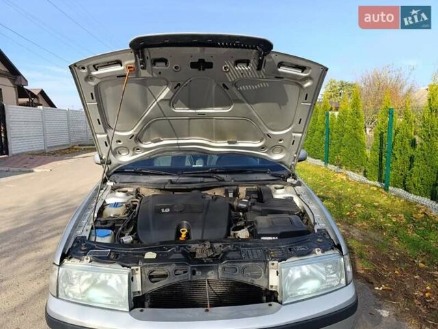 Сірий Шкода Октавія, об'ємом двигуна 1.6 л та пробігом 295 тис. км за 5300 $, фото 1 на Automoto.ua