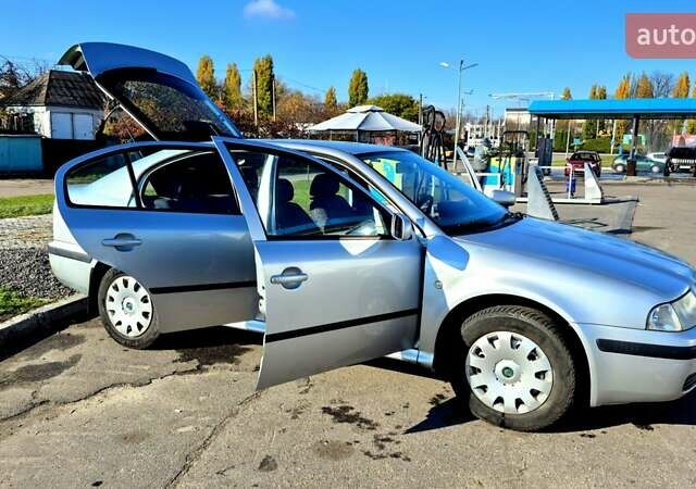 Серый Шкода Октавия, объемом двигателя 1.6 л и пробегом 255 тыс. км за 4200 $, фото 1 на Automoto.ua