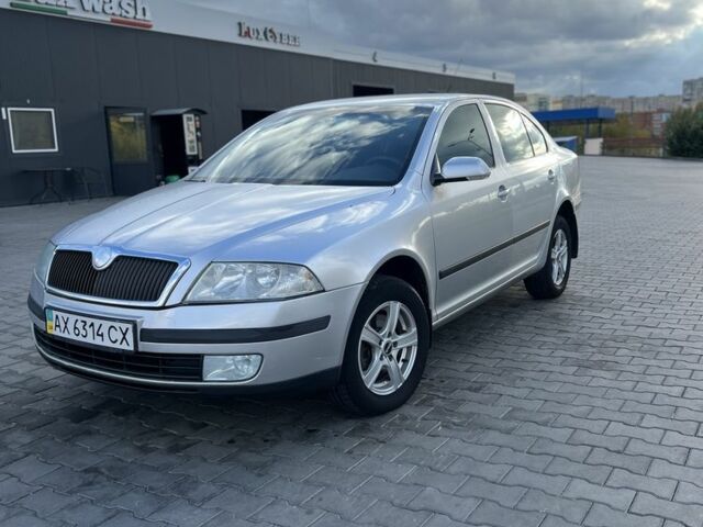 Сірий Шкода Октавія, об'ємом двигуна 2 л та пробігом 381 тис. км за 4900 $, фото 1 на Automoto.ua