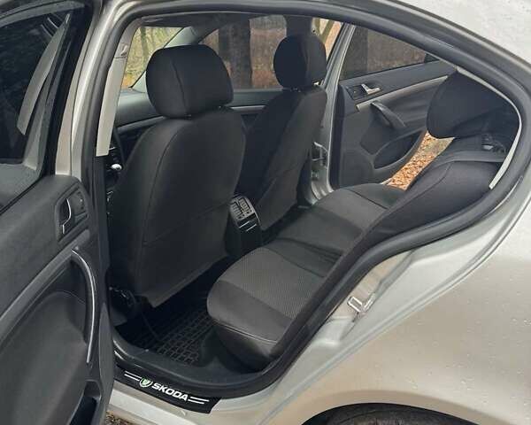 Серый Шкода Октавия, объемом двигателя 2 л и пробегом 362 тыс. км за 4900 $, фото 1 на Automoto.ua