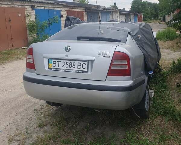 Серый Шкода Октавия, объемом двигателя 1.6 л и пробегом 410 тыс. км за 1200 $, фото 1 на Automoto.ua