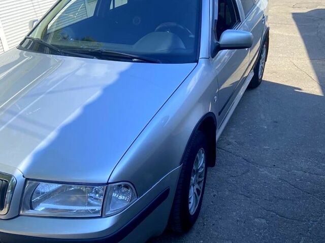 Серый Шкода Октавия, объемом двигателя 1.6 л и пробегом 365 тыс. км за 5500 $, фото 1 на Automoto.ua