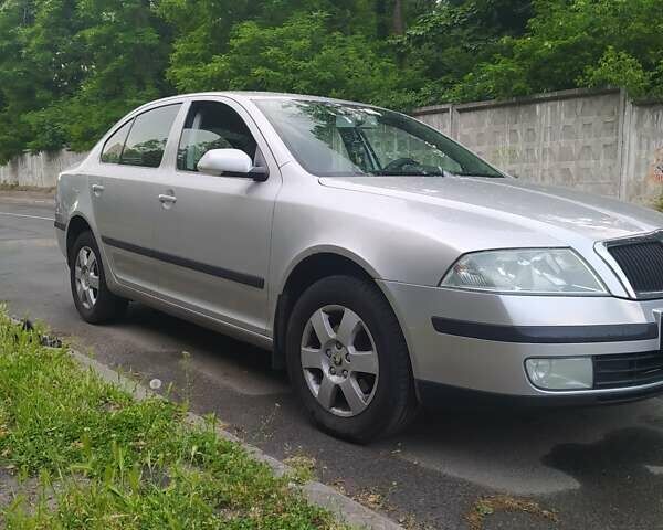 Серый Шкода Октавия, объемом двигателя 1.6 л и пробегом 374 тыс. км за 4700 $, фото 1 на Automoto.ua