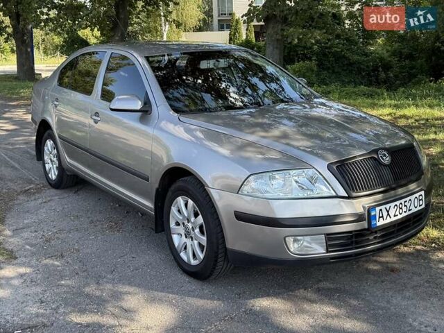 Сірий Шкода Октавія, об'ємом двигуна 1.6 л та пробігом 245 тис. км за 5950 $, фото 1 на Automoto.ua