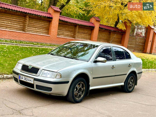 Сірий Шкода Октавія, об'ємом двигуна 1.6 л та пробігом 235 тис. км за 4999 $, фото 1 на Automoto.ua