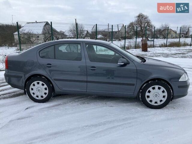 Серый Шкода Октавия, объемом двигателя 1.6 л и пробегом 227 тыс. км за 6950 $, фото 1 на Automoto.ua