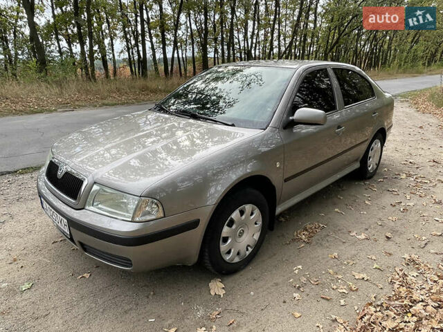 Серый Шкода Октавия, объемом двигателя 1.6 л и пробегом 260 тыс. км за 5600 $, фото 1 на Automoto.ua