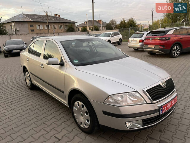 Серый Шкода Октавия, объемом двигателя 1.6 л и пробегом 257 тыс. км за 5800 $, фото 1 на Automoto.ua