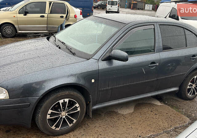 Серый Шкода Октавия, объемом двигателя 1.6 л и пробегом 232 тыс. км за 6500 $, фото 1 на Automoto.ua