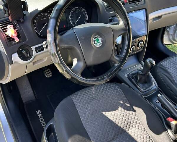 Сірий Шкода Октавія, об'ємом двигуна 1.8 л та пробігом 270 тис. км за 6300 $, фото 1 на Automoto.ua