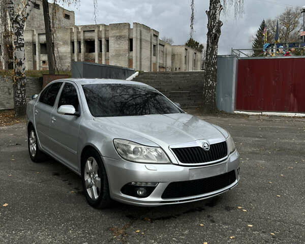 Сірий Шкода Октавія, об'ємом двигуна 2 л та пробігом 313 тис. км за 5600 $, фото 1 на Automoto.ua