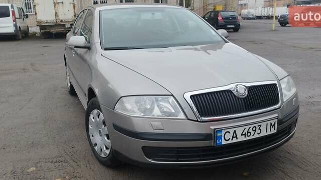 Серый Шкода Октавия, объемом двигателя 1.6 л и пробегом 297 тыс. км за 5400 $, фото 1 на Automoto.ua