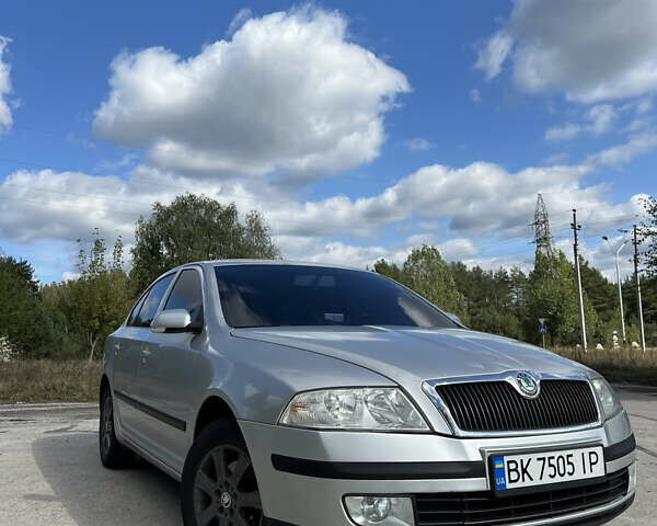 Серый Шкода Октавия, объемом двигателя 1.6 л и пробегом 213 тыс. км за 6800 $, фото 1 на Automoto.ua