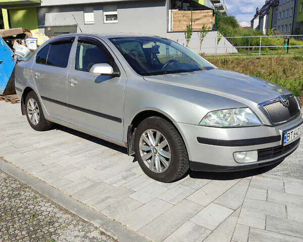 Серый Шкода Октавия, объемом двигателя 1.6 л и пробегом 245 тыс. км за 6000 $, фото 1 на Automoto.ua