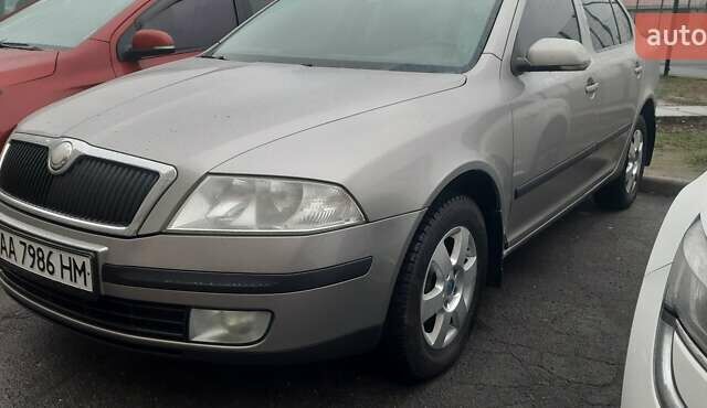 Серый Шкода Октавия, объемом двигателя 1.6 л и пробегом 247 тыс. км за 4750 $, фото 1 на Automoto.ua
