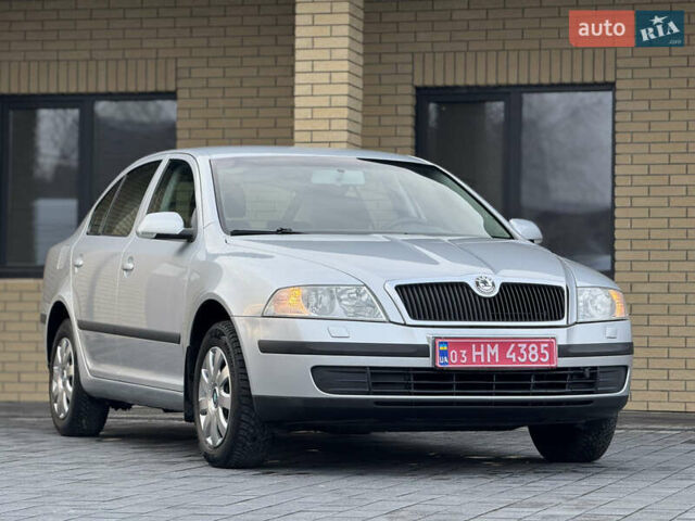 Серый Шкода Октавия, объемом двигателя 1.6 л и пробегом 164 тыс. км за 6400 $, фото 1 на Automoto.ua