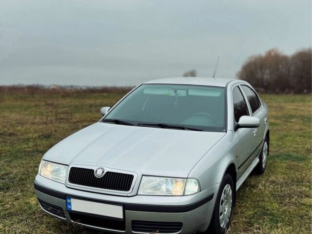 Серый Шкода Октавия, объемом двигателя 1.6 л и пробегом 100 тыс. км за 5100 $, фото 1 на Automoto.ua