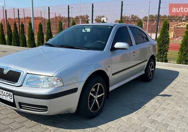 Серый Шкода Октавия, объемом двигателя 1.6 л и пробегом 100 тыс. км за 7300 $, фото 1 на Automoto.ua