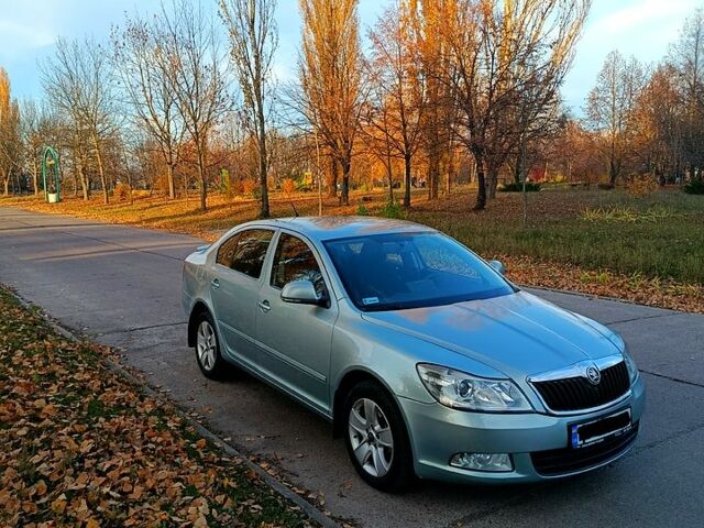 Серый Шкода Октавия, объемом двигателя 1.6 л и пробегом 230 тыс. км за 7800 $, фото 1 на Automoto.ua