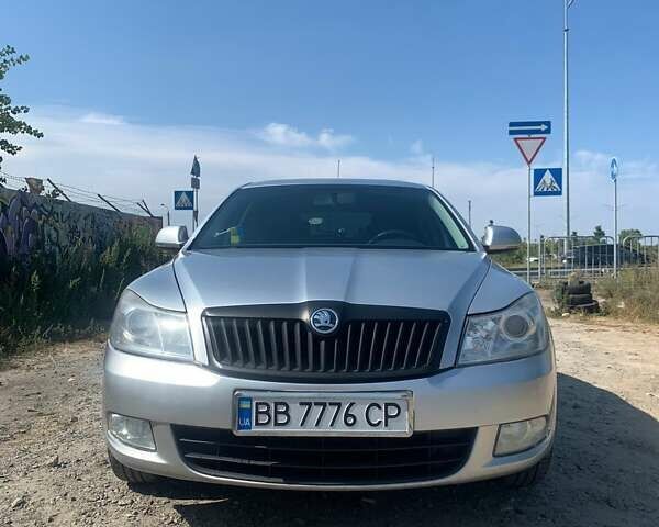 Серый Шкода Октавия, объемом двигателя 1.6 л и пробегом 235 тыс. км за 7700 $, фото 1 на Automoto.ua