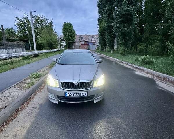 Сірий Шкода Октавія, об'ємом двигуна 1.8 л та пробігом 150 тис. км за 7500 $, фото 1 на Automoto.ua