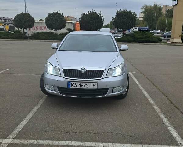 Серый Шкода Октавия, объемом двигателя 1.6 л и пробегом 225 тыс. км за 7700 $, фото 1 на Automoto.ua