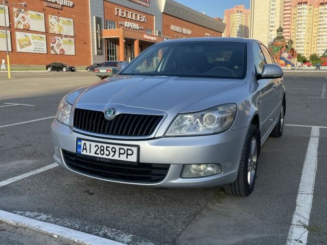 Серый Шкода Октавия, объемом двигателя 1.8 л и пробегом 185 тыс. км за 8000 $, фото 1 на Automoto.ua