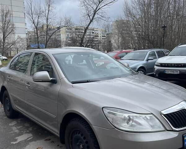 Серый Шкода Октавия, объемом двигателя 1.6 л и пробегом 237 тыс. км за 6500 $, фото 1 на Automoto.ua