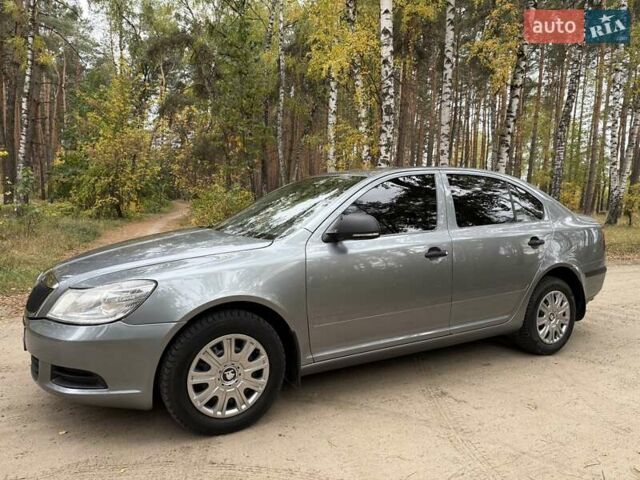 Серый Шкода Октавия, объемом двигателя 1.6 л и пробегом 173 тыс. км за 7700 $, фото 1 на Automoto.ua