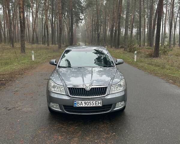 Сірий Шкода Октавія, об'ємом двигуна 1.8 л та пробігом 256 тис. км за 10500 $, фото 1 на Automoto.ua