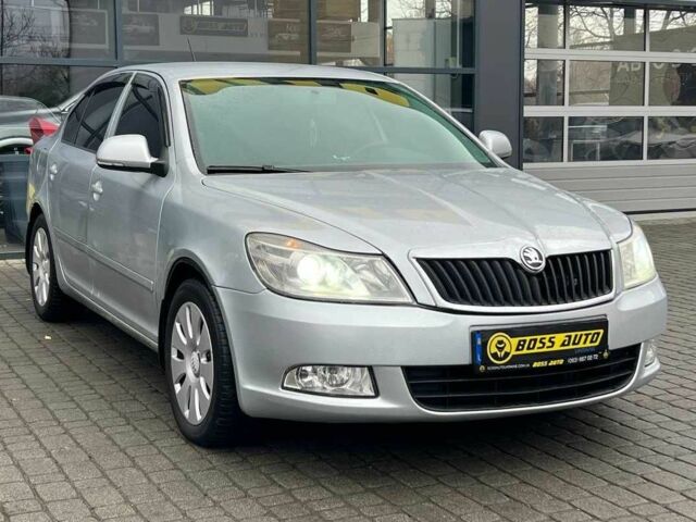 Серый Шкода Октавия, объемом двигателя 1.6 л и пробегом 210 тыс. км за 8500 $, фото 1 на Automoto.ua