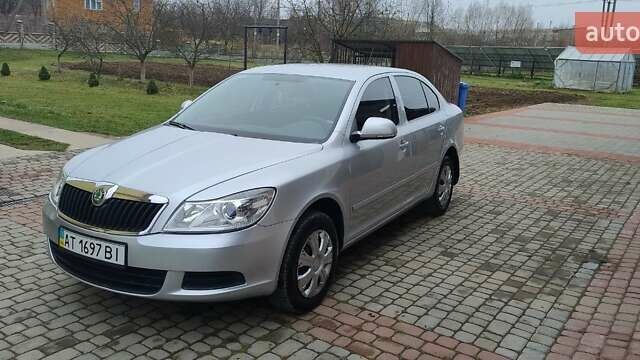 Серый Шкода Октавия, объемом двигателя 1.6 л и пробегом 170 тыс. км за 8800 $, фото 1 на Automoto.ua