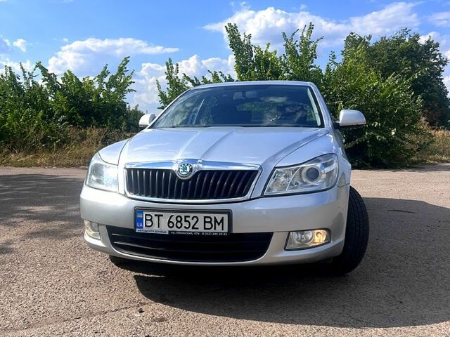 Серый Шкода Октавия, объемом двигателя 1.6 л и пробегом 180 тыс. км за 8400 $, фото 1 на Automoto.ua