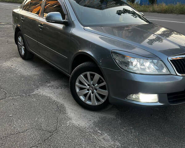 Серый Шкода Октавия, объемом двигателя 1.8 л и пробегом 134 тыс. км за 8500 $, фото 1 на Automoto.ua