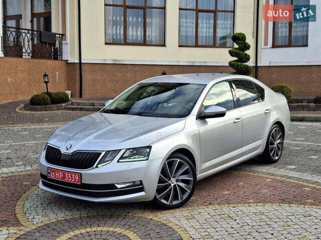 Сірий Шкода Октавія, об'ємом двигуна 2 л та пробігом 241 тис. км за 17899 $, фото 1 на Automoto.ua