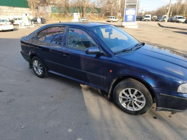 Синий Шкода Октавия, объемом двигателя 1.6 л и пробегом 492 тыс. км за 3800 $, фото 1 на Automoto.ua