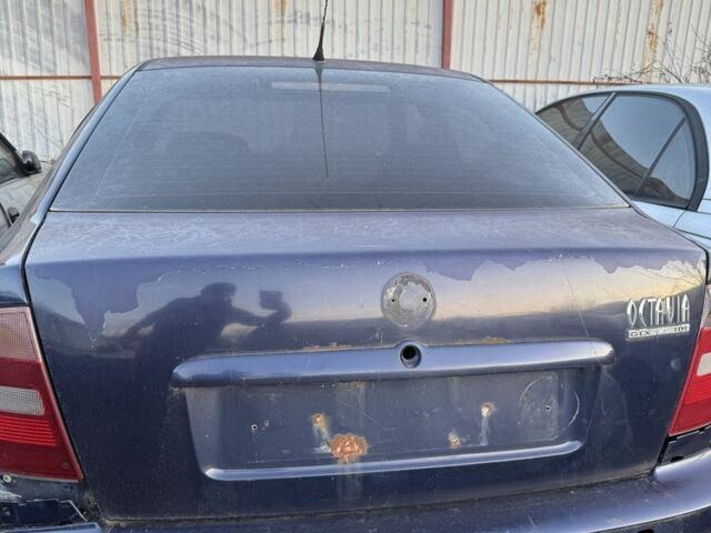 Синий Шкода Октавия, объемом двигателя 9 л и пробегом 300 тыс. км за 750 $, фото 1 на Automoto.ua