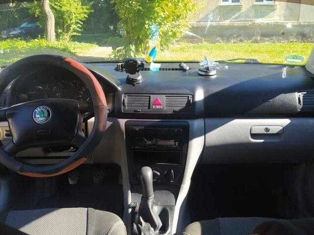 Синій Шкода Октавія, об'ємом двигуна 2 л та пробігом 340 тис. км за 2200 $, фото 1 на Automoto.ua