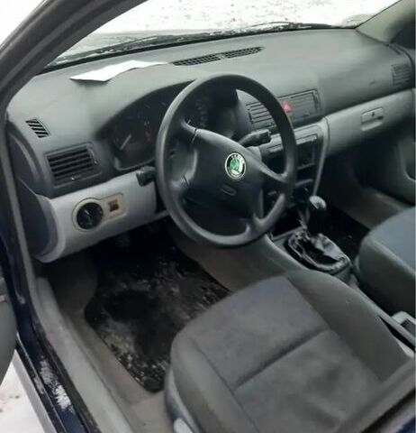 Синий Шкода Октавия, объемом двигателя 1.6 л и пробегом 287 тыс. км за 2800 $, фото 1 на Automoto.ua