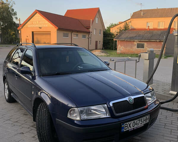 Синий Шкода Октавия, объемом двигателя 1.6 л и пробегом 240 тыс. км за 3999 $, фото 1 на Automoto.ua